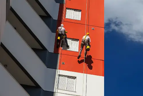 empresa de pintura de fachada pintura de prédio campinas pintores pintando a fachada do predio